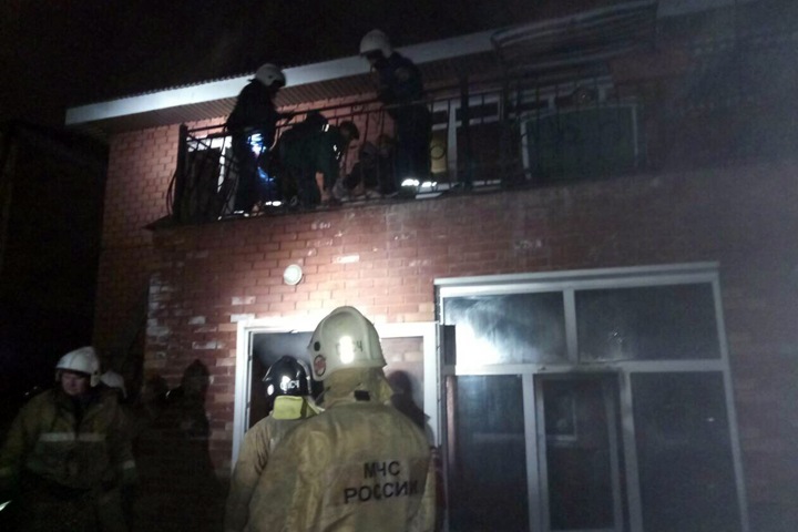 Пять человек попали в больницу после пожара в нелегальном доме престарелых в Иркутске