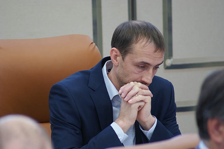 Красноярская полиция объявила в розыск депутата Быкова