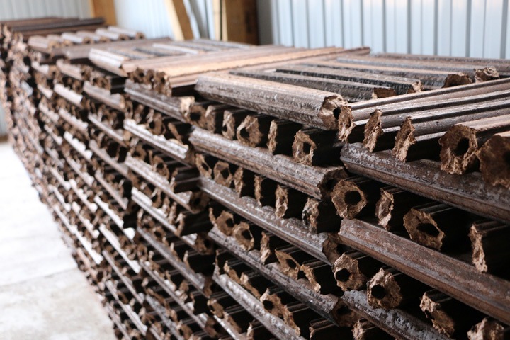 Производство топливных брикетов из опилок запустили в Забайкалье