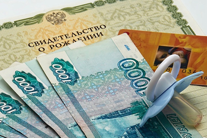 Многодетные омские семьи будут каждый месяц получать по 9 тыс. рублей