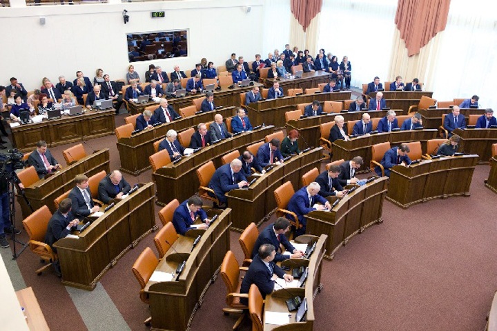 Красноярские депутаты приняли бюджет с дефицитом 14,8 млрд