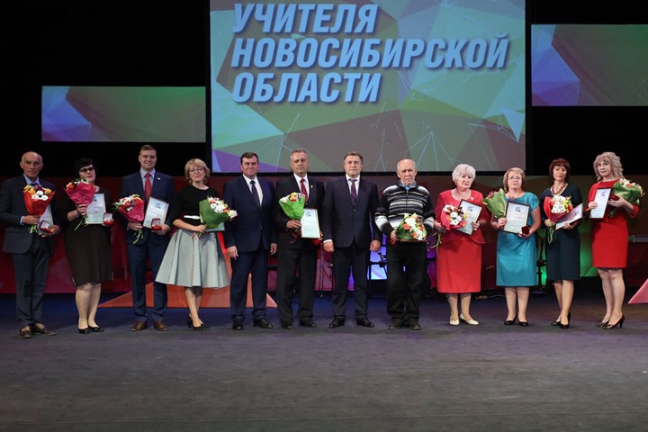 Андрей Шимкив поздравил педагогов с «всенародным праздником»