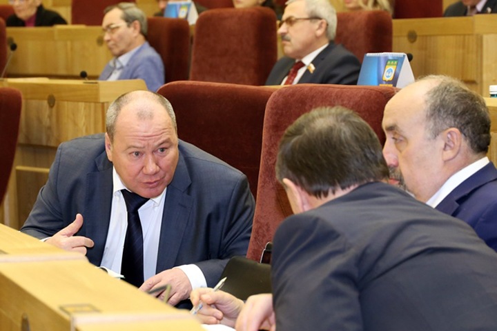 Новосибирское заксобрание одобрило дефицитный бюджет-2018