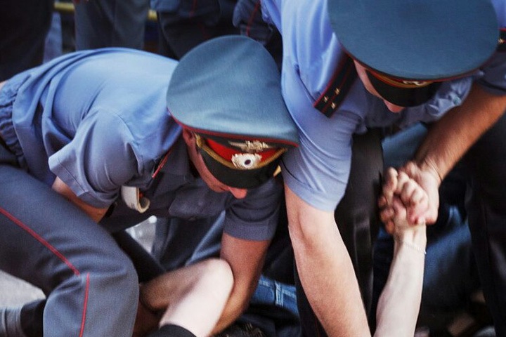 Алтайские полицейские выбивали признание у подростка до разрыва селезенки