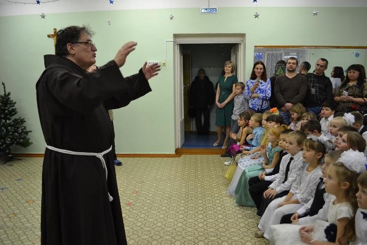 Католическую школу в Новосибирске залило сточными водами