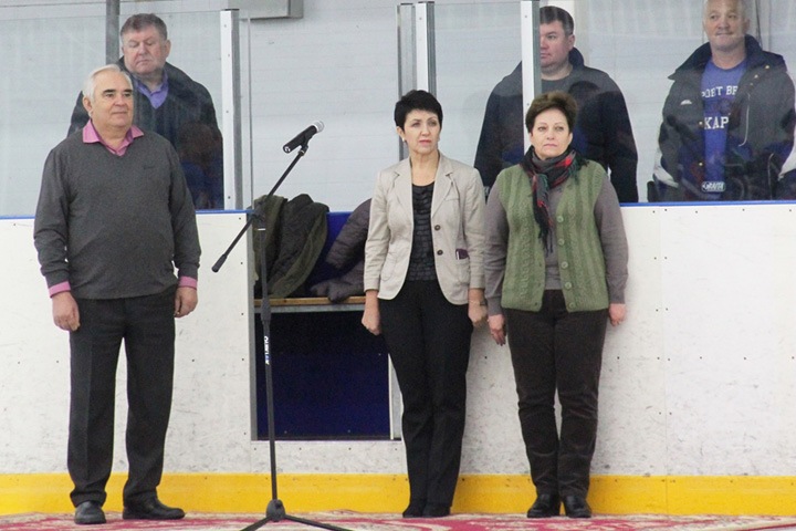 Хоккейный турнир среди ветеранов прошел в Новосибирской области
