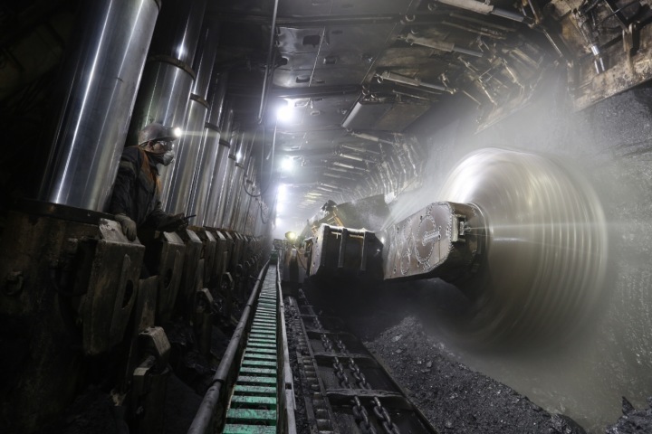 Заблокированных в шахте горняков спасли в Кузбассе
