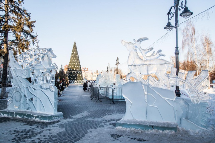 Ледовый городок закрыли в Томске из-за теплой погоды