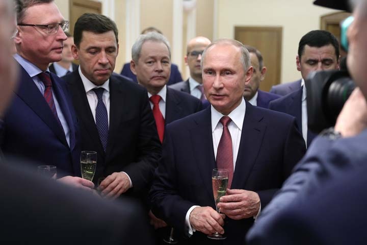 Главы сибирских регионов выпили с Путиным