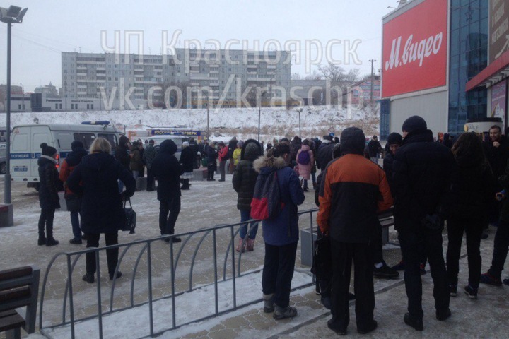 Красноярцев эвакуировали из ТЦ, вокзала и аэропорта