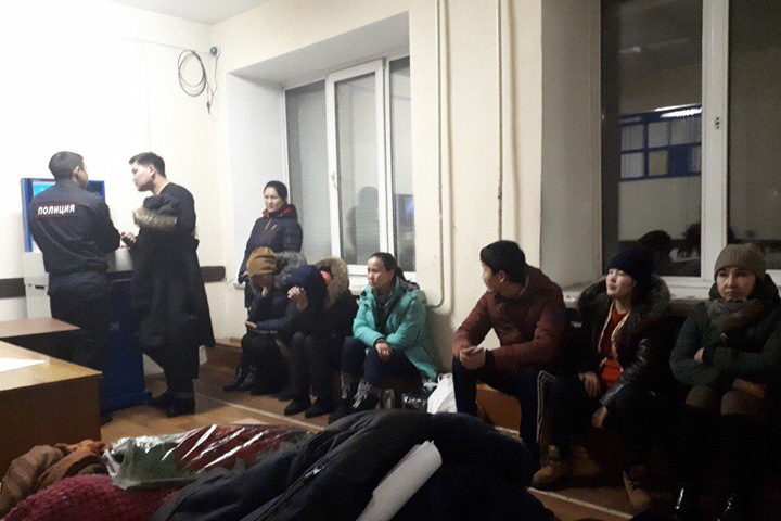 Требующих жилье сирот ночь продержали в отделе полиции Кызыла