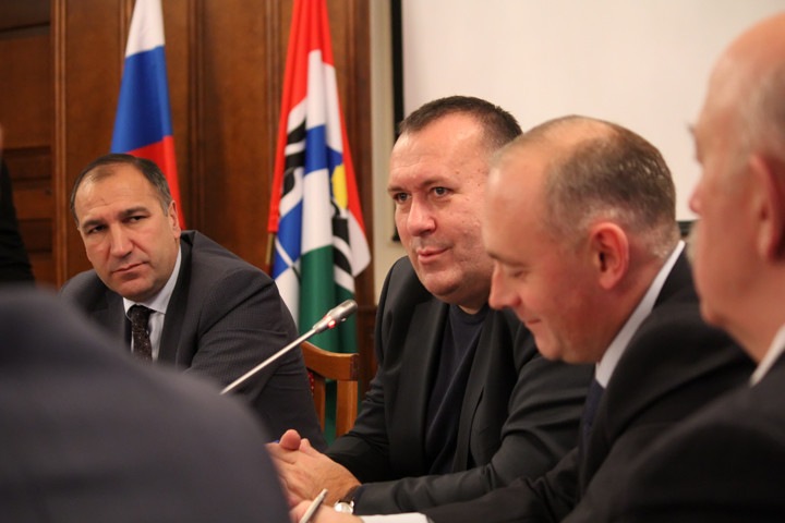 Травников не против участия Боярского в строительстве объектов с бюджетным финансированием