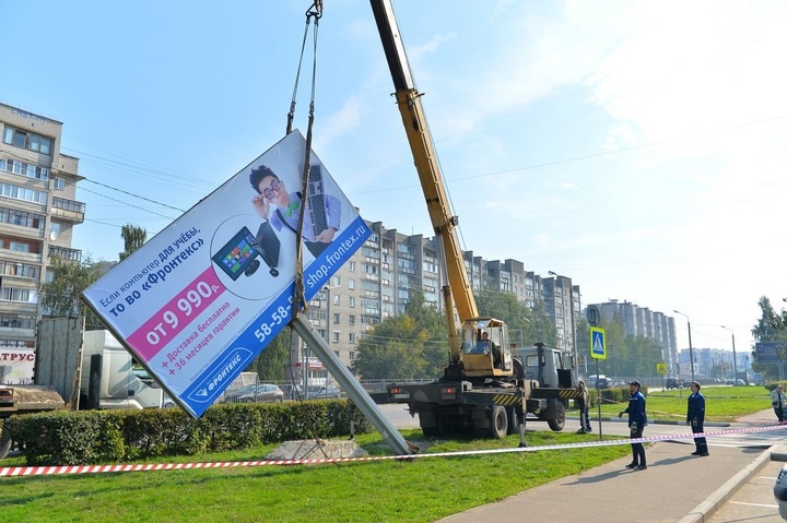 ФАС приостановила скандальные конкурсы на 559 рекламных конструкций Новосибирска