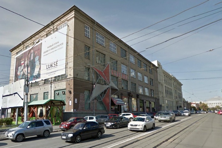 Завод имени Коминтерна продает пятиэтажку в центре Новосибирска