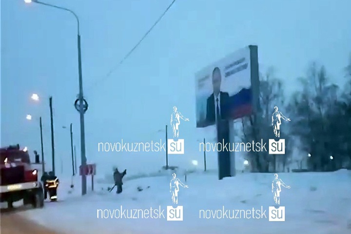 Пожарные помыли баннер Путина в Новокузнецке