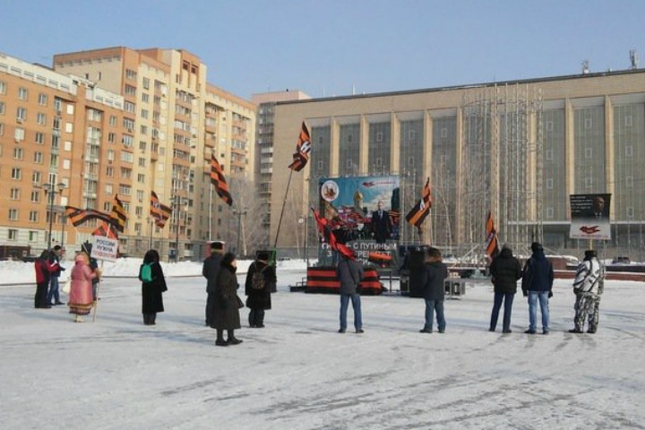 «Наш ледокол будет идти вперед со своим народом»: 25 активистов НОД поддержали Путина на митинге в Новосибирске