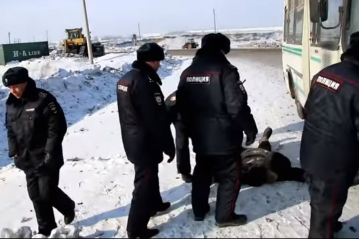 Полиция задержала протестовавших против угольного разреза в Кузбассе