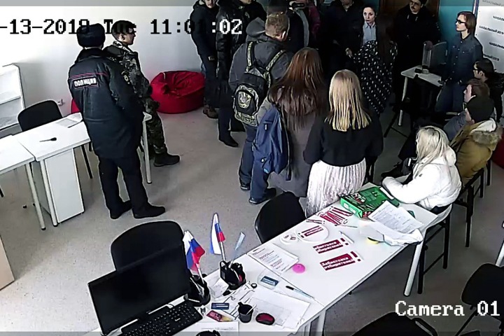 Полиция пришла в кемеровский штаб Навального накануне выборов