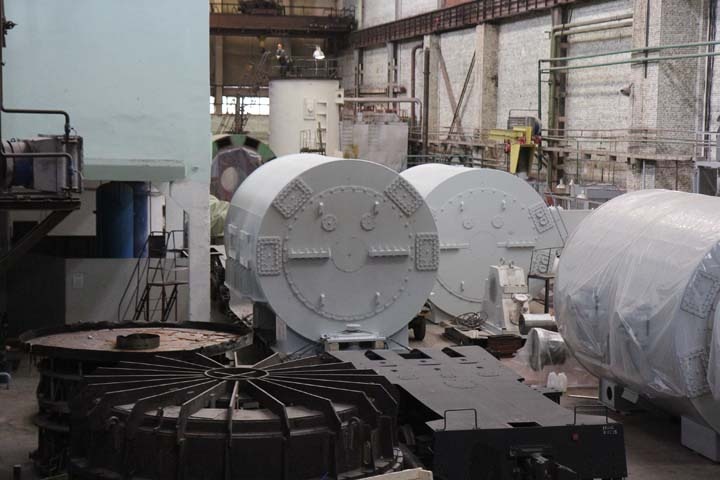 ЭЛСИБ отгрузил новый генератор для Магнитогорского металлургического комбината