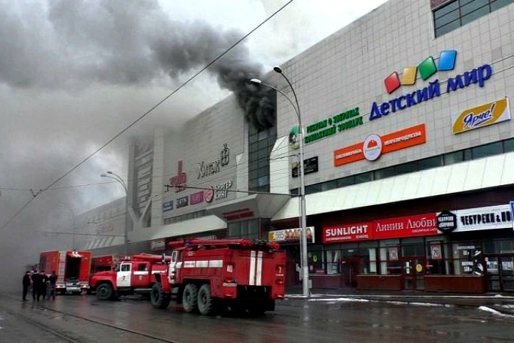 Более 20 человек пострадали при пожаре в ТЦ Кемерова
