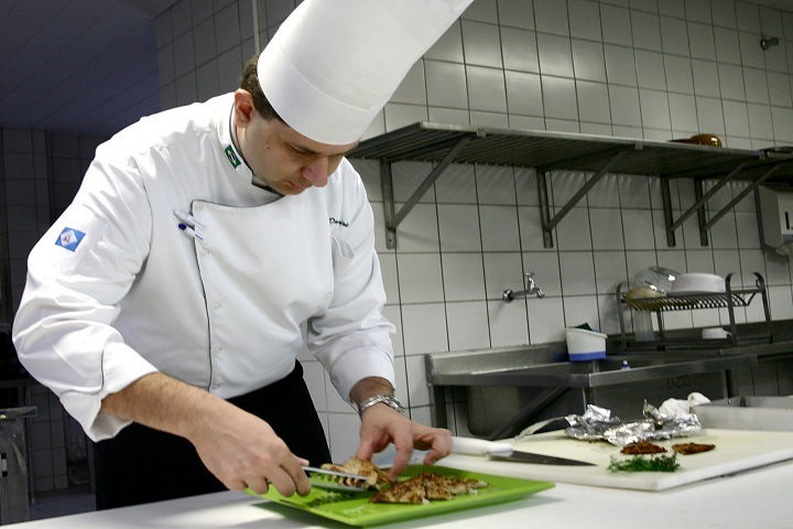 Как спецодежда для поваров влияет на уровень престижа заведения