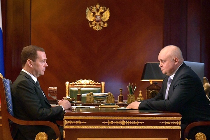 Медведев заявил Цивилёву, что от него ждут решений