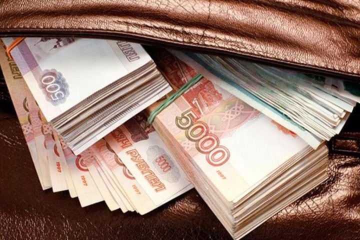 Читинский полицейский нашел в лифте почти 1 млн и теперь ищет владельца денег