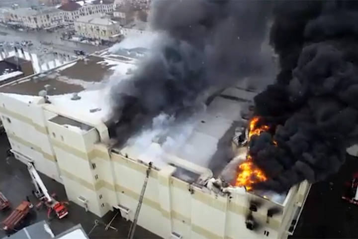Сократилось количество жертв пожара в кузбасском ТРК «Зимняя вишня»