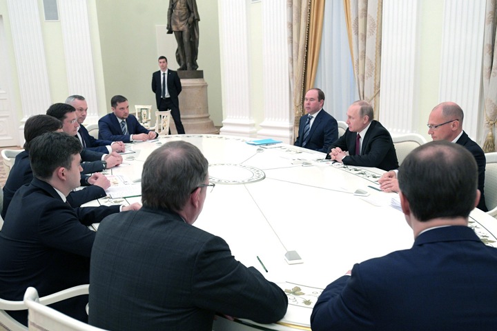 Травников рассказал Путину о завершении строительства перинатального центра