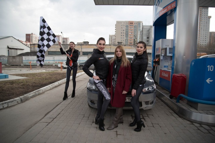 Новосибирская АЗС превратилась в гоночный пит-стоп
