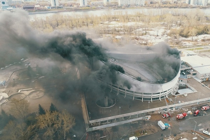 Пожар в красноярском дворце спорта тушили четыре часа