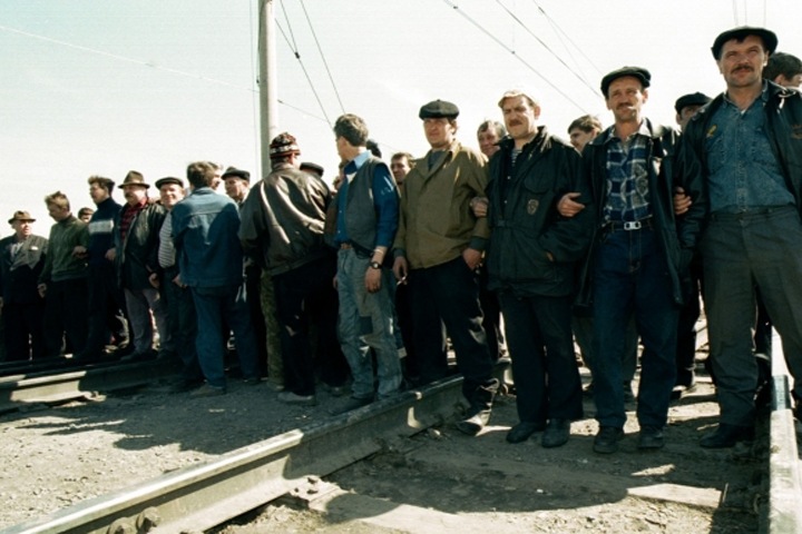 Кемеровские шахтеры перекрыли Транссиб: 20 лет без солидарности