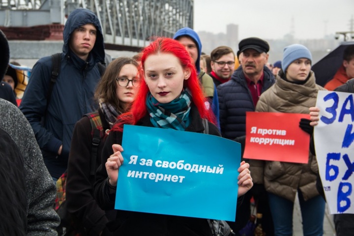 Новосибирский депутат призвал улучшить патриотическое воспитание для борьбы с Навальным