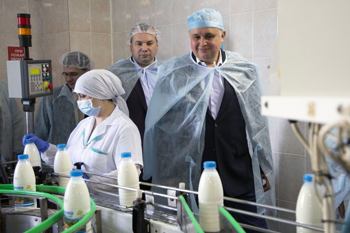Цивилёв пообещал людям молоко во время избирательной кампании