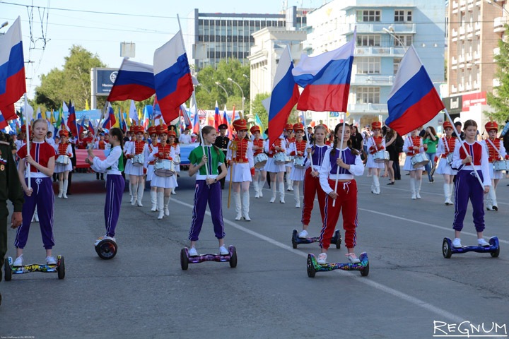 «Часть единой России»: патриотическая молодежь прошла по Новосибирску