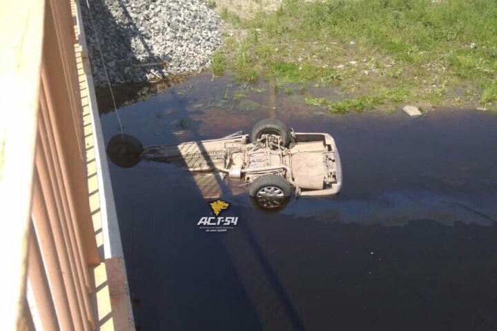 Машина с четырьмя пассажирами утонула в Новосибирской области