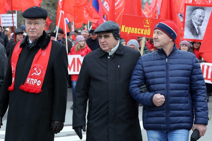 СМИ: Омские коммунисты обсуждают отказ от выборов губернатора