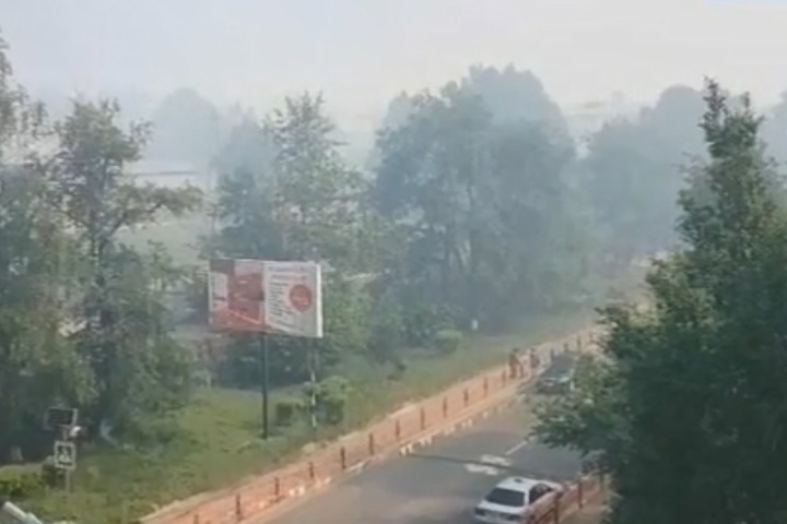 Дым от лесных пожаров окутал иркутские поселения