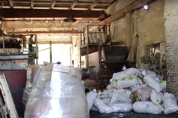 Жители алтайского села попросят Томенко закрыть вонючий завод по переработке костей