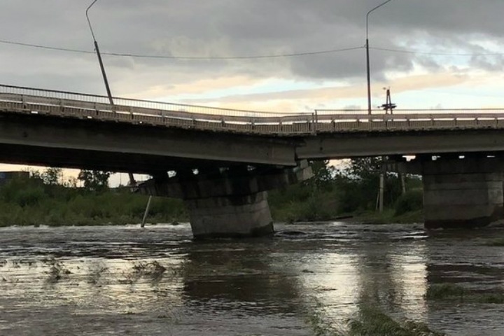 Мост в Чите разрушился из-за паводка