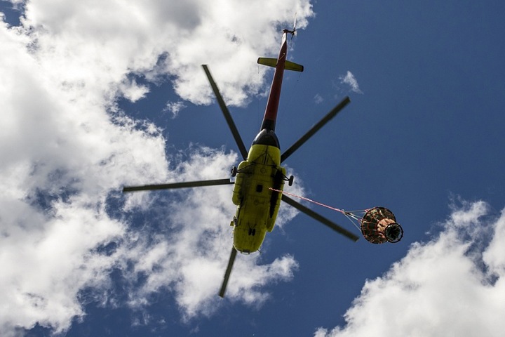 Упавшим в Красноярском крае вертолетом управлял опытный пилот — Минтранс