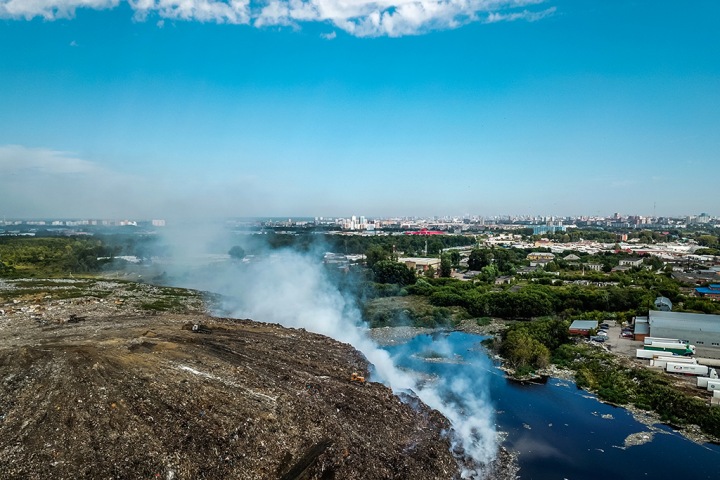 Директор новосибирского МУП «Спецавтохозяйство» о пожаре на свалке: «Знали, где поджечь»