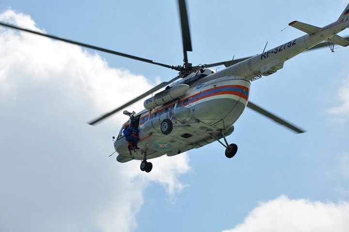 Вертолет МЧС вылетел в Республику Алтай к попавшим в беду туристам