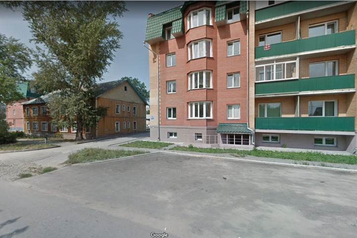 Пожарные заподозрили поджог деревянной двухэтажки в Новосибирске
