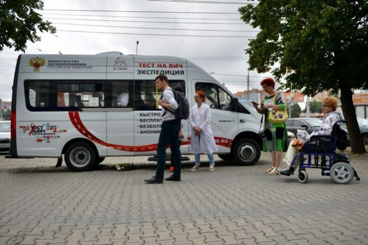 Газели минздрава поедут из Новосибирска в Омск в поисках ВИЧ