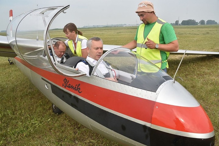 Пилота вызвали в прокуратуру после полета с Травниковым