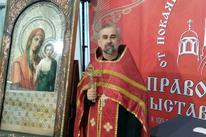 Барнаульский священник опроверг слухи об увольнении из-за поддержки Марии Мотузной