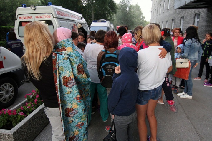 Более 400 человек эвакуировали при тушении новосибирской облбольницы