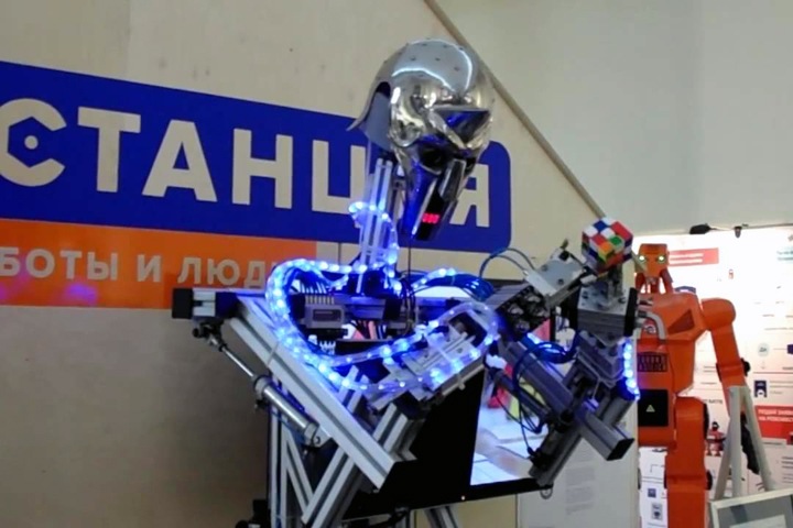 Новосибирцев решили записывать в МФЦ через «интеллектуального робота»