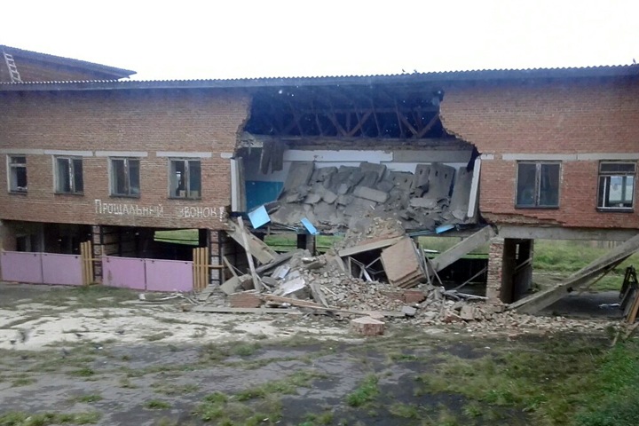 Здание школы рухнуло во время занятий в Приангарье